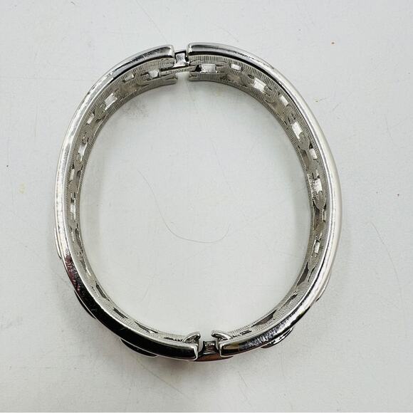 Monet Silver Tone Fixed Chain Bracelet Hinged Foldover Clasp Elegant Timeless - Picture 4 of 4